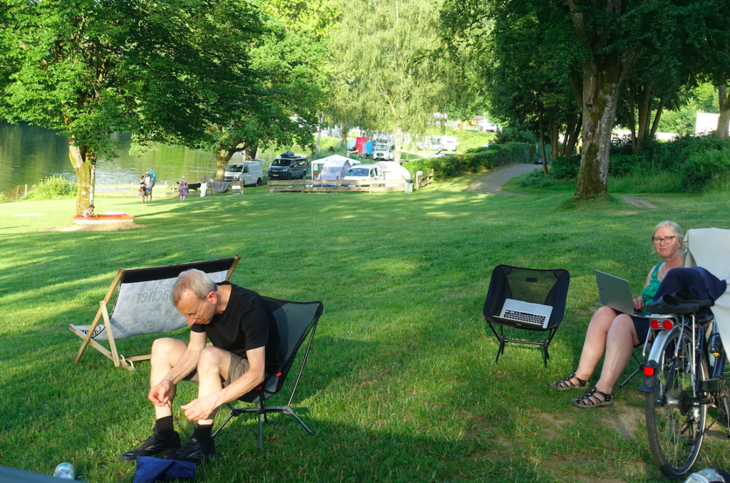 Massig Platz auf der Zelt-/Badewiese am Biggesee – den wir weidlich ausnutzten