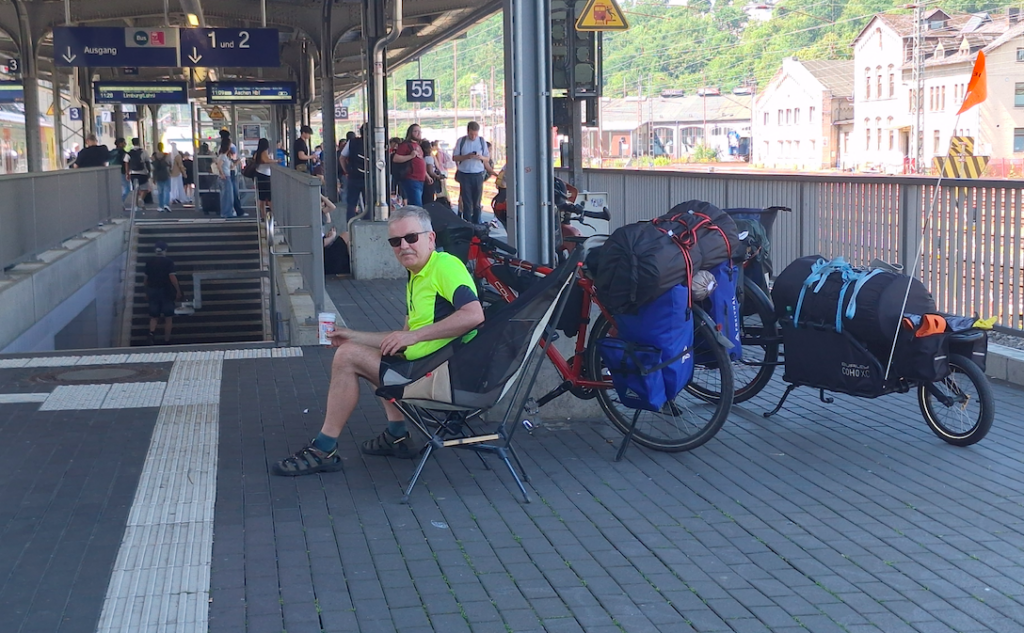 Zug weg… na und? Und tatsächlich wehte hier ab und zu ein „kühleres“ Lüftchen