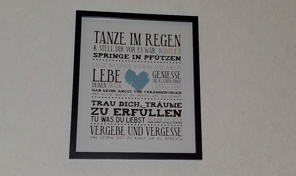 hängt im Schlafzimmer der FeWo