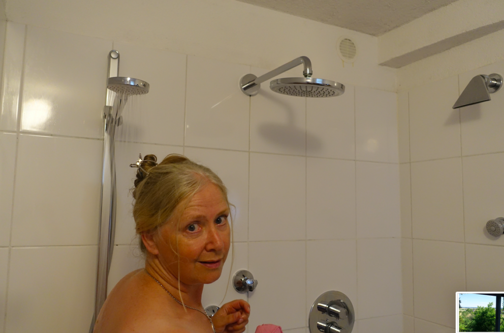 Alte Wohnung, aber vier Brauseköpfe in der Dusche!