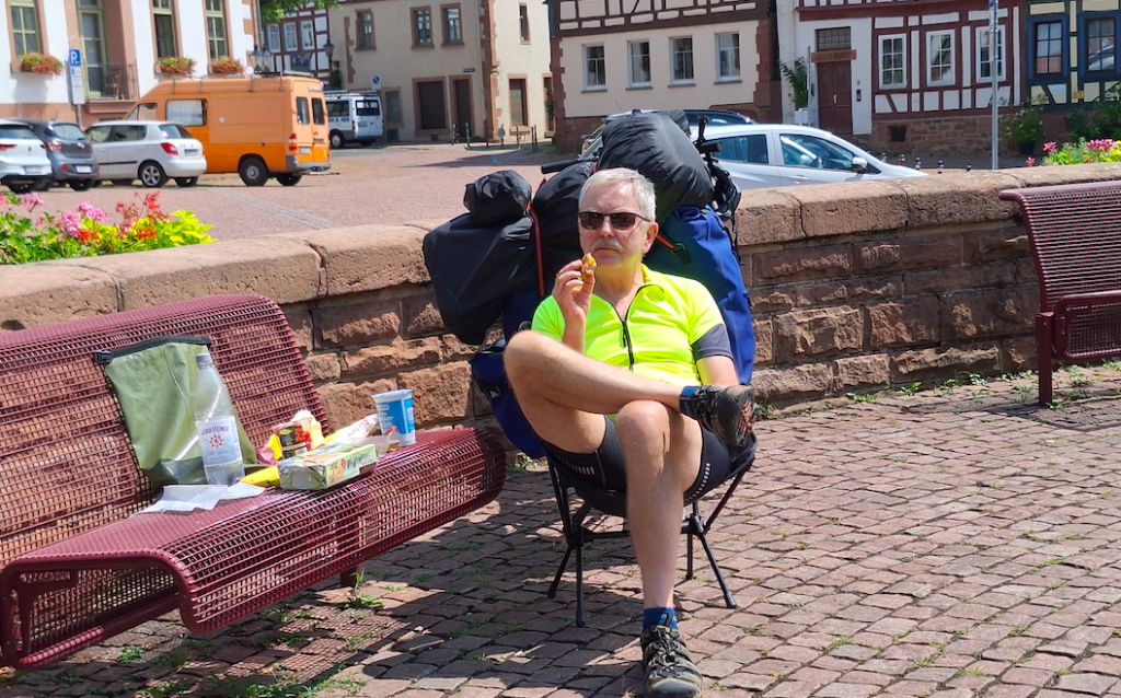 Ausgiebige Pause am Obermarkt in Gelnhausen