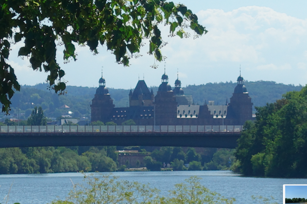 Der erste Blick auf Schloss Johannisburg (Aschaffenburg)