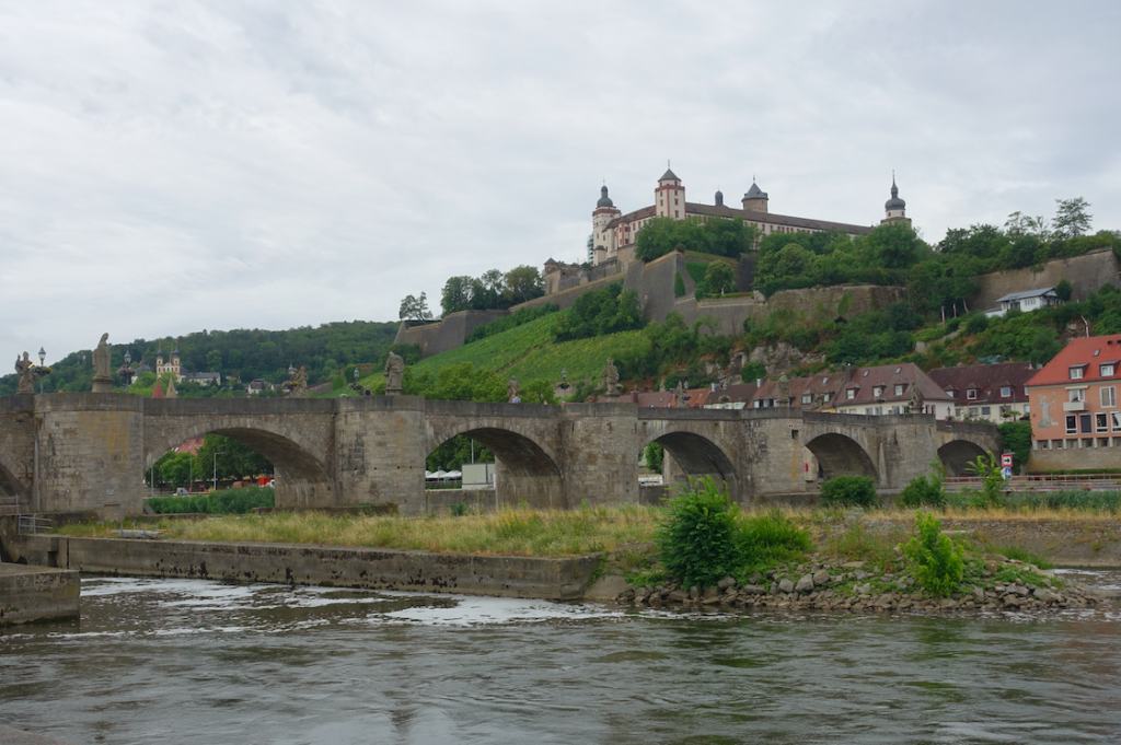 Hoch thront die Festung Marienberg über Würzburg