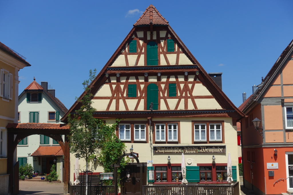 „Altfränkisch“ hat hier eine leicht andere Bedeutung als bei uns ;)