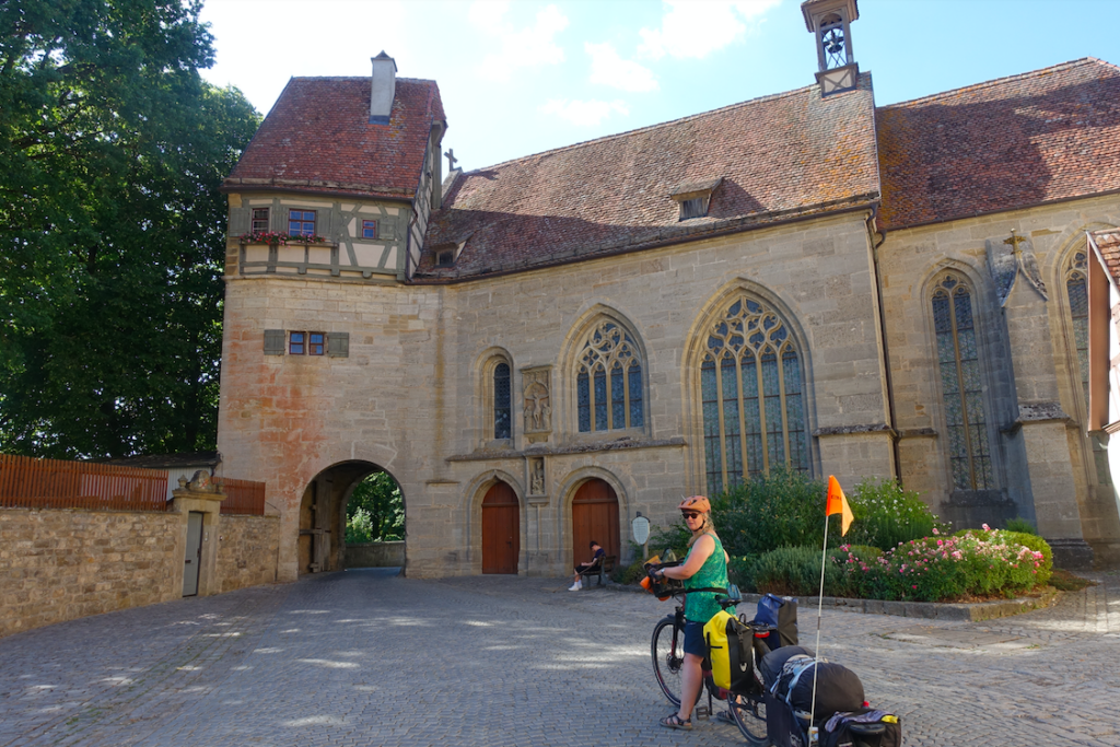 Und da gehts raus und steil runter in den Taubergrund zum Campingplatz …