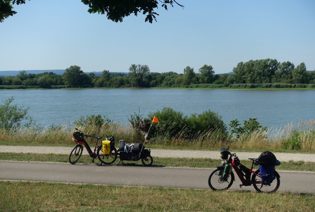 Altmühl: Fluss und See sehr schön, aber ansonsten bislang keine romantische Landschaft wie so oft beschrieben