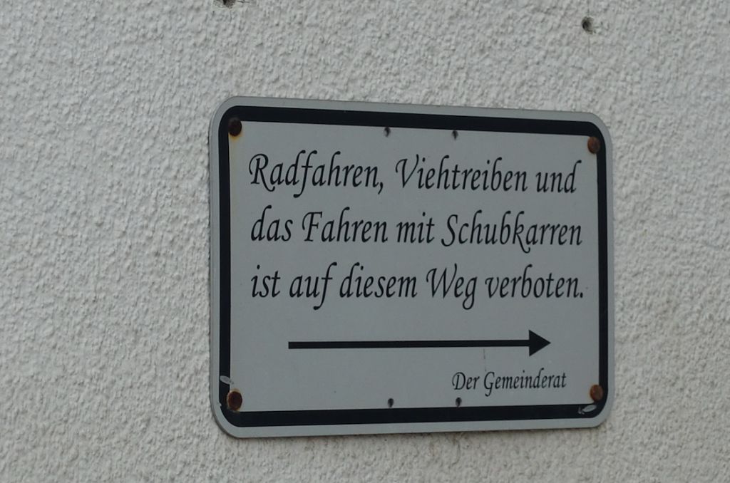 Ein Beispiel für recht lustige Schilder, die wir unterwegs sahen