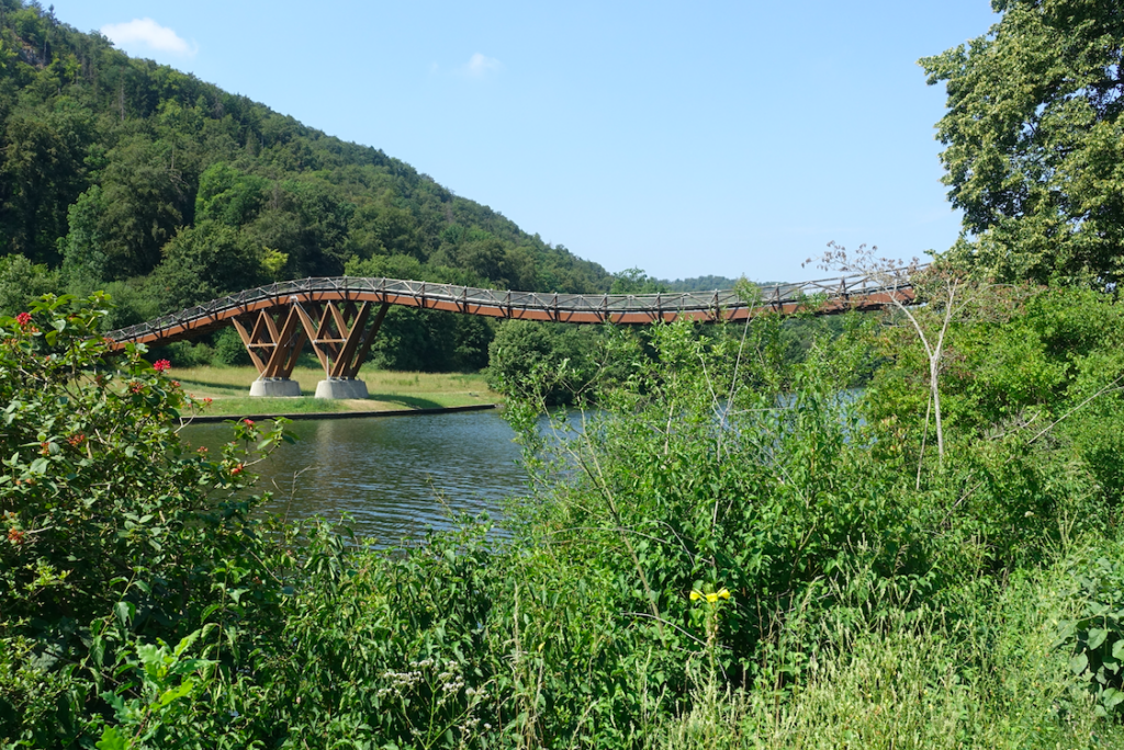Schwungvolle Brücke bei Essing