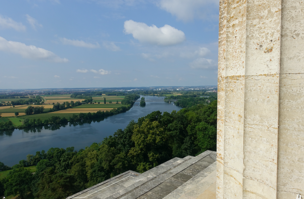 Blick auf die Donau Richtung Regensburg von der Walhalla