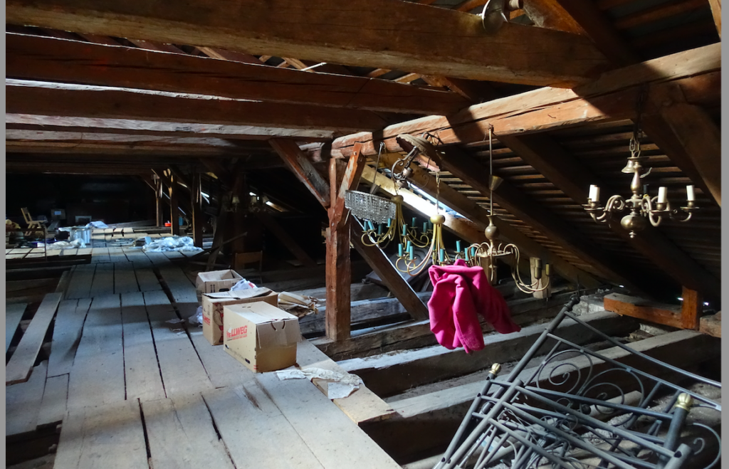 Auf dem Dachboden von Schloss Aschach