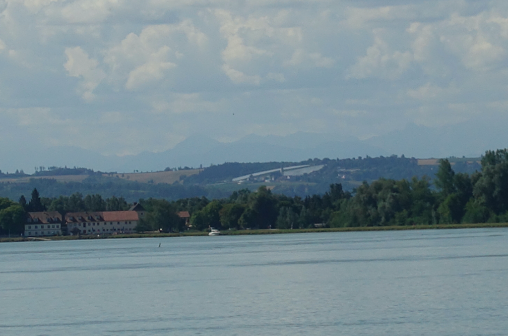 Gleich hinter Aschach verhieß der Blick eine erste Ahnung auf die Alpen