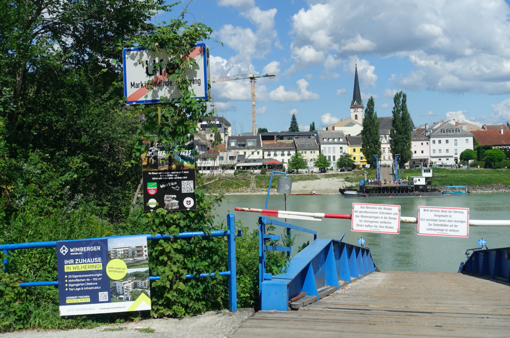 Ewig langes Warten an der Fähre Ottendorf …