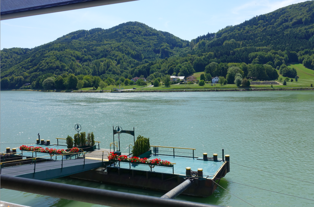 Blick aus dem Café, wo Sabine gern sitzen bleiben wollte bis zum Sterben.