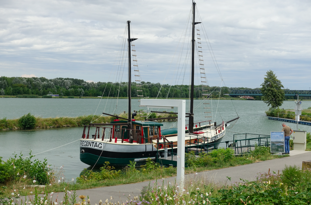 Der Name des Schiffes passt zum heutigen Tag (wenn man den Schauer mal als Tagesereignis sieht)