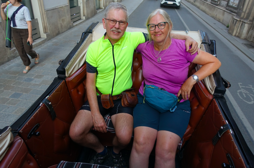 Noch in Radkleidung … aber egal, es gibt keinen Dresscode