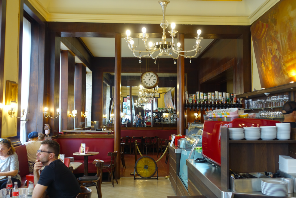 Interieur des Cafés