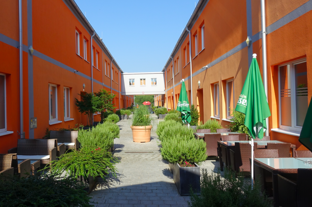 Cooles Hotel mit „Straßen-Hinterhof“ in Wiener Neustadt