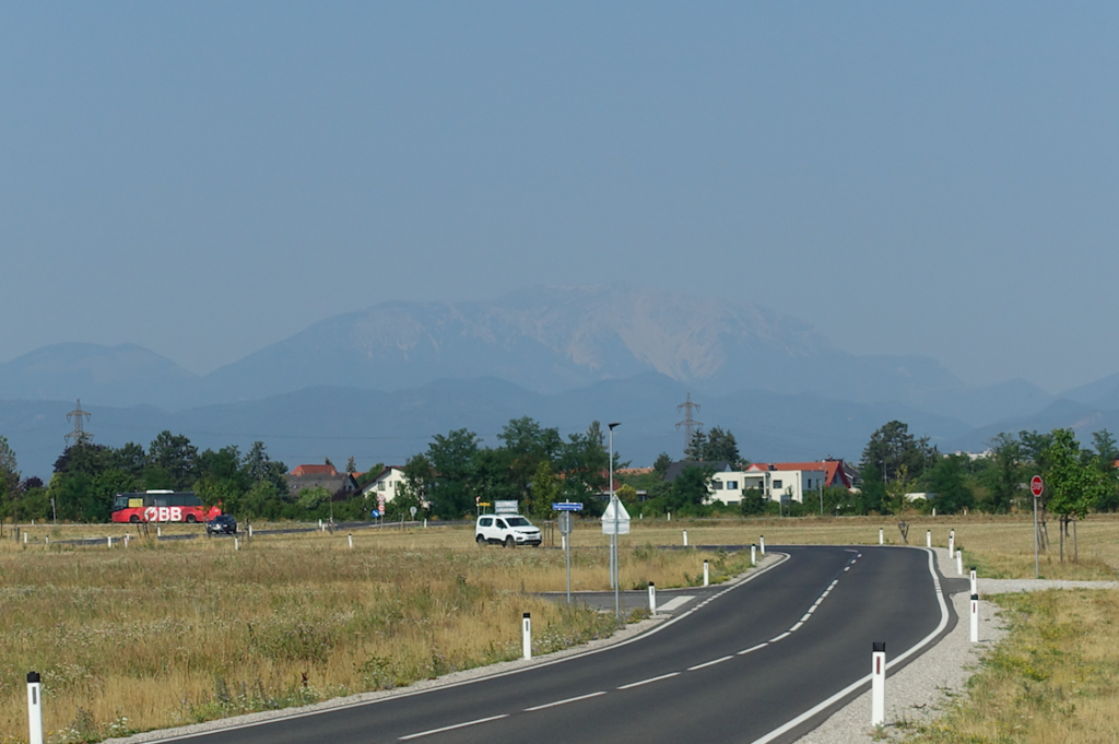 Im Norden der Schneeberg in der Rax-Schneeberg-Gruppe der Nordalpen