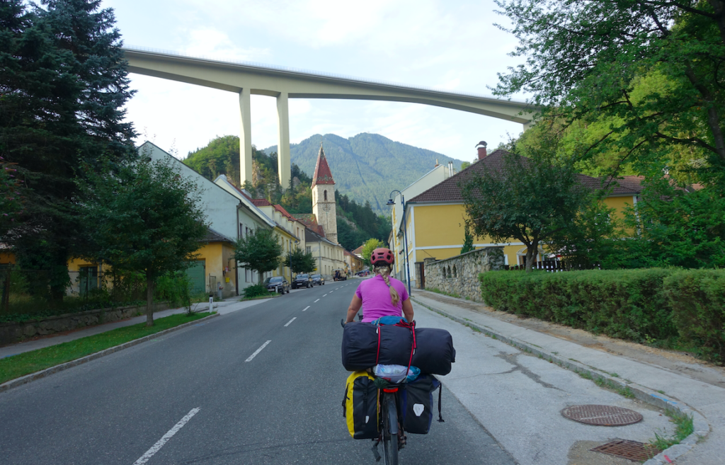 Start in Schottwien unter der Autobahnbrücke