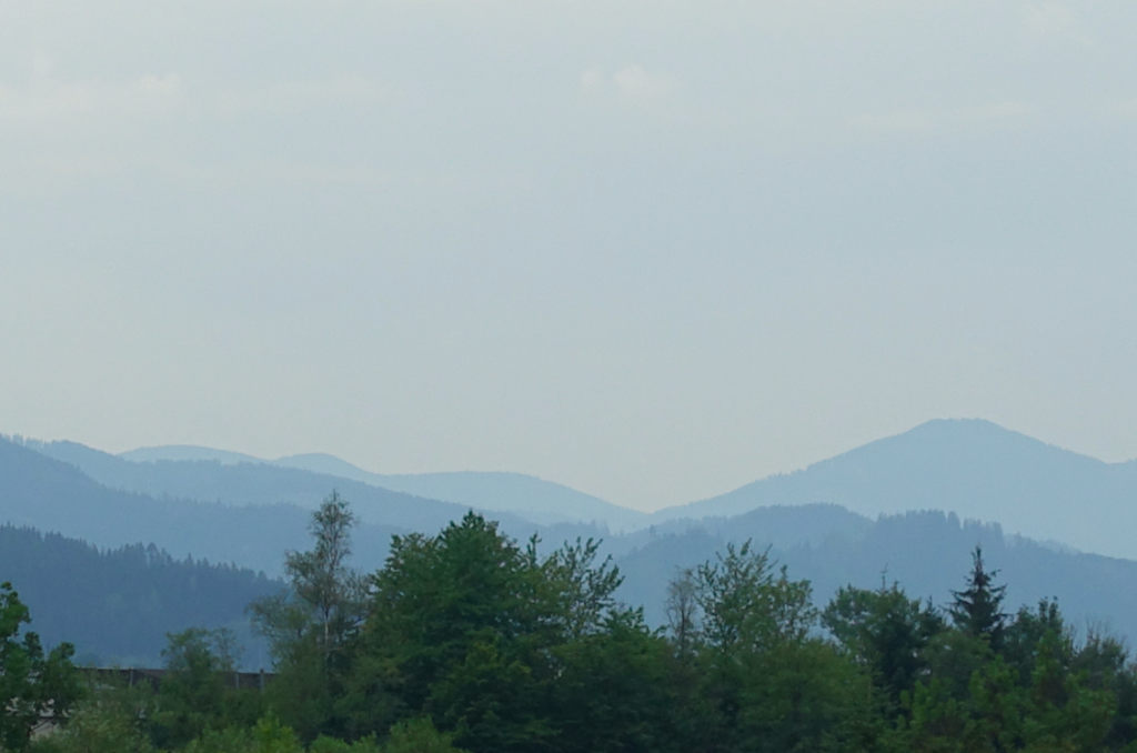 Im Westen Dunst über den Alpen