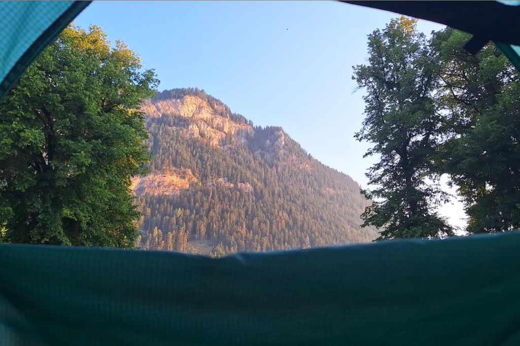 Wunderschöner Sonnenaufgang vor dem Zelt auf der Koppe (einem Nebengipfel des 1797 m hohen Pleschaitz)