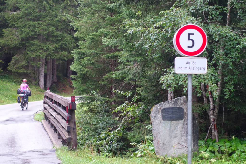 Uiii, und wir sind hier mit 8 km/h drüber gebrettert!
