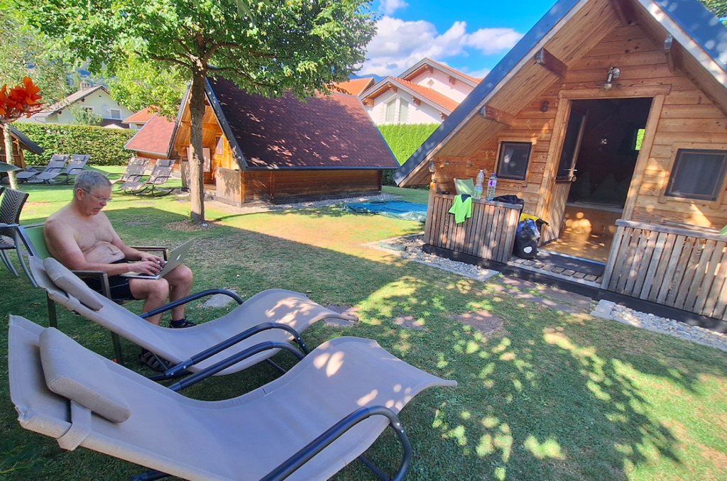 Radlerstation Sandhof mit „unserer Hütte“
