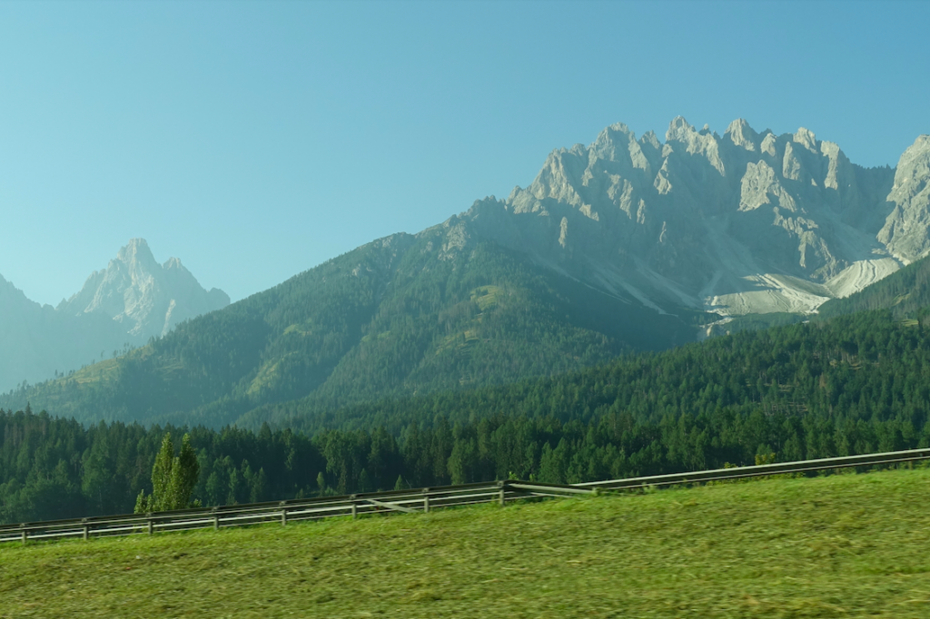 Rechts der mehrgipfelige Berg Haunold (alle um die 2.900 m hoch)