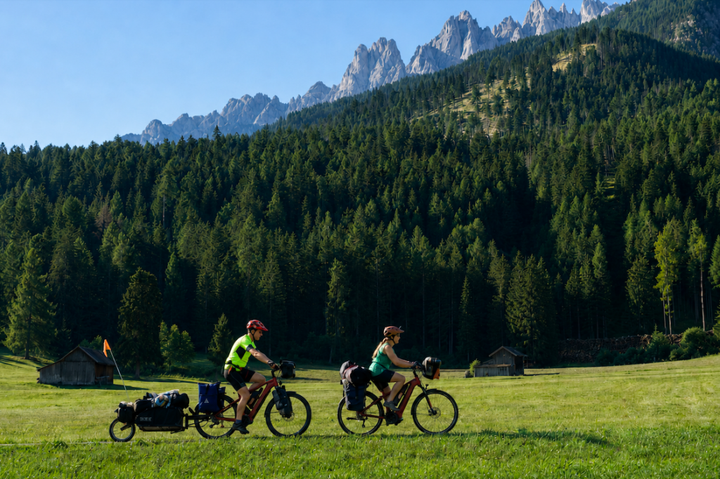 Radeln vor den letzten Dolomitengipfeln hinter San Candido