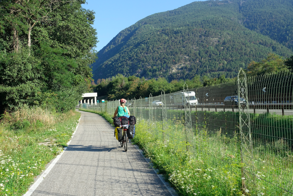 Radweg entlang der Autobahn – na das kann ja heiter werden
