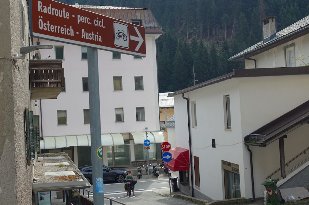 Ende des gut ausgebauten italienischen Radweges … weiter auf dem „Radweg Bundesstraße“ gen Innsbruck für 10 km