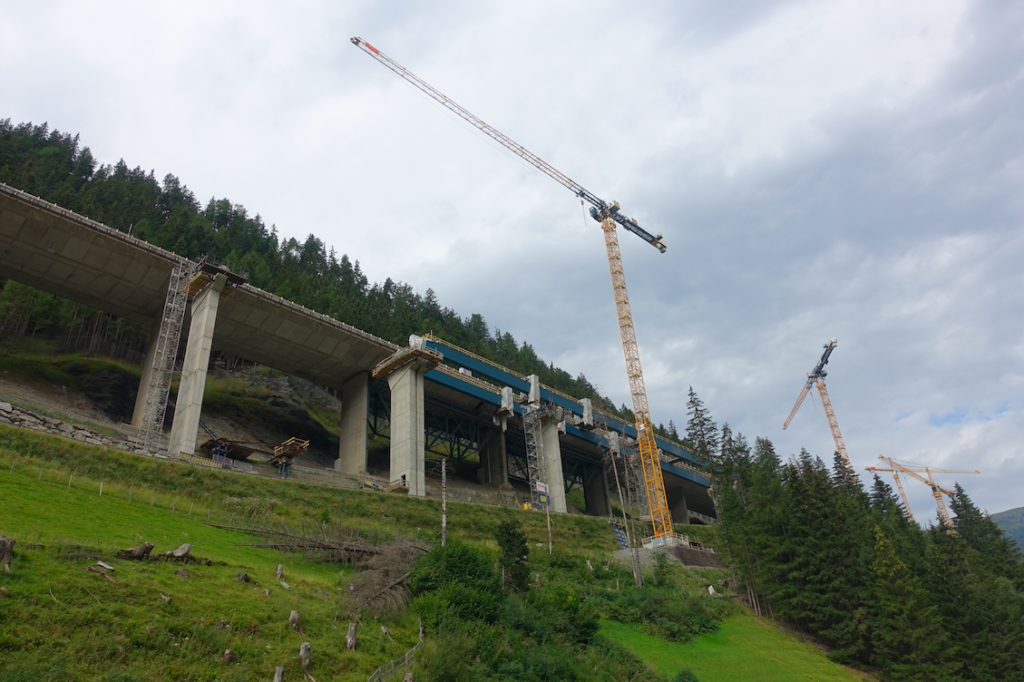 Brenner-AB: Neubau der fast 2 Kilometer langen Luegbrücke. Und die Baustelle für den Brenner-Basistunnel ist gigantisch (Fertigstellung gepl. für 2028)