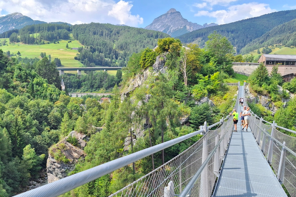 Coole Sache so eine Hängebrücke (kannten wir so bisher nur aus Lappland)