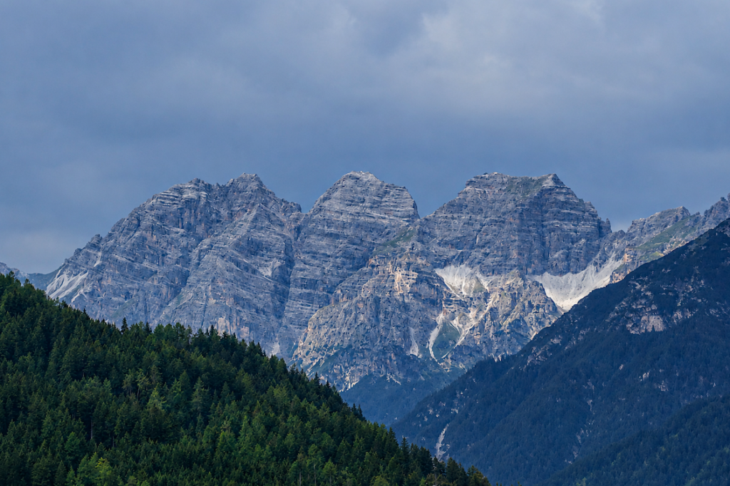 Dräuende Wolken über den Kalkköglen, dem markanten Dolomitstock der Stubaier Alpen