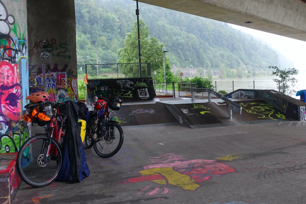 Skaterplatz unter der Autobahnbrücke: Besser als nichts