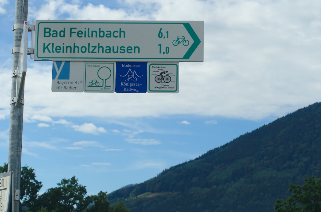 Wir stoßen auf den Bodensee-Königssee-Radweg, dem wir nun rund ein Woche lang folgen werden