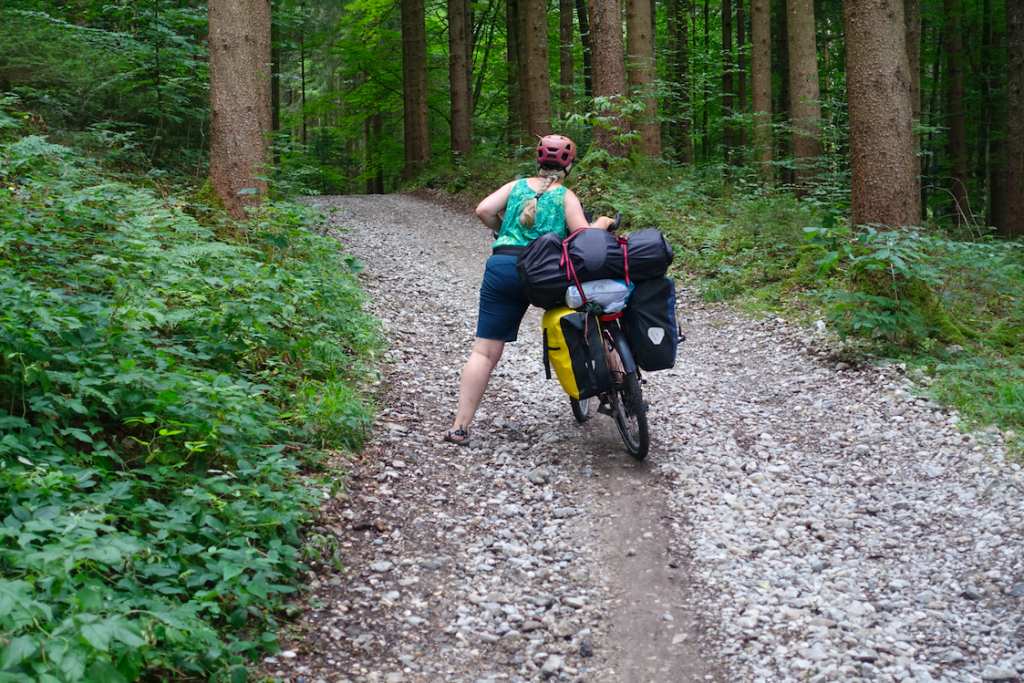 Vor Bad Tölz dann die steilste u. steinigste Piste unserer Tour (hoffentlich!)