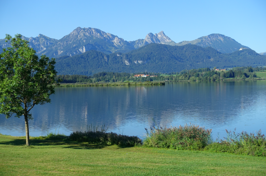 Hopfensee mit Kulisse