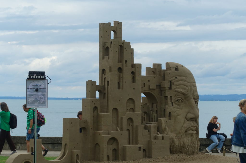 Das sind richtige Künstler, die solche Sandskulpturen fertigen! …