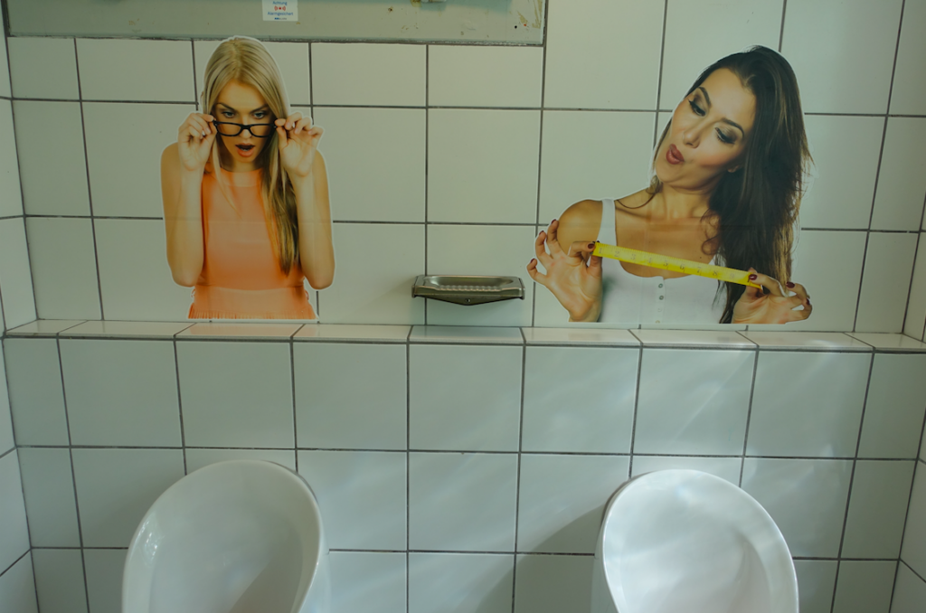 Was „mann“ so alles auf Pissoires betrachten kann :-)
