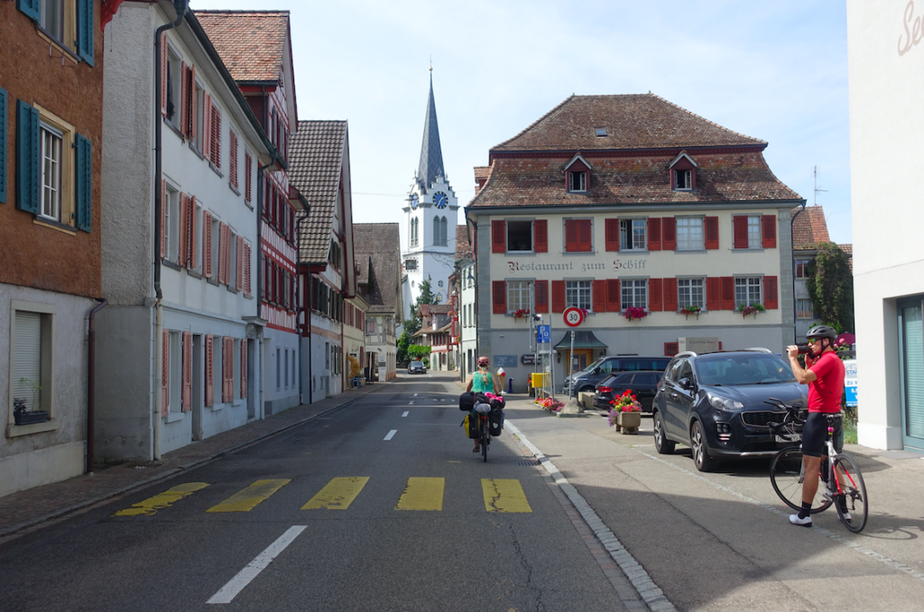 Am Schweizer Ufer gibt es viel mehr Städte als uns klar war