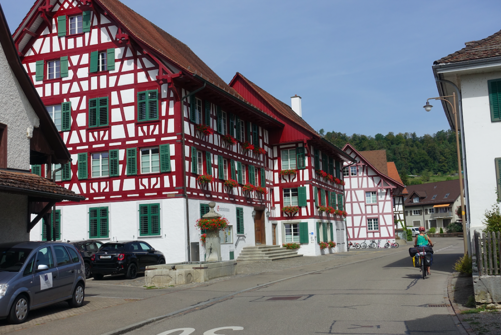 Könnte auch in Hessen sein; vielerorts sehr schöne Fachwerkhäuser