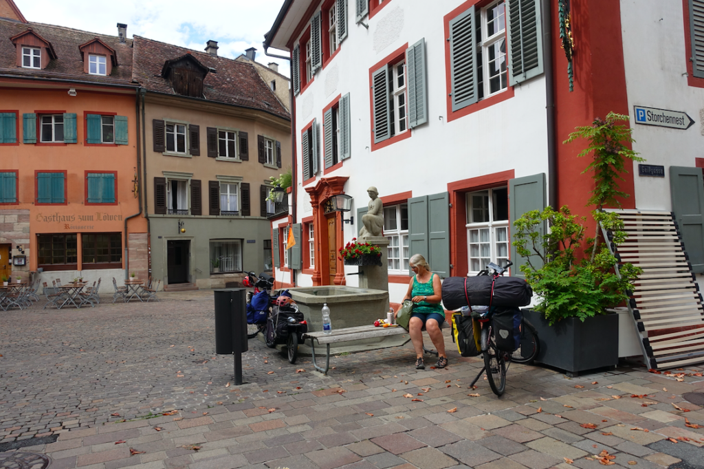 Endlich ist die Sonne wieder da und wir pausieren ausgiebig in Rheinfelden …