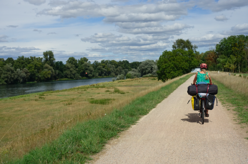 Nur ab und zu sah man den Rhein in voller Schönheit