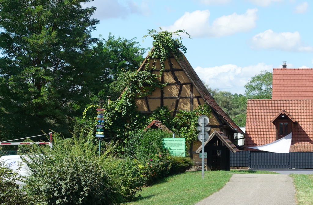 Pause in Frankreich mit lustigem Haus