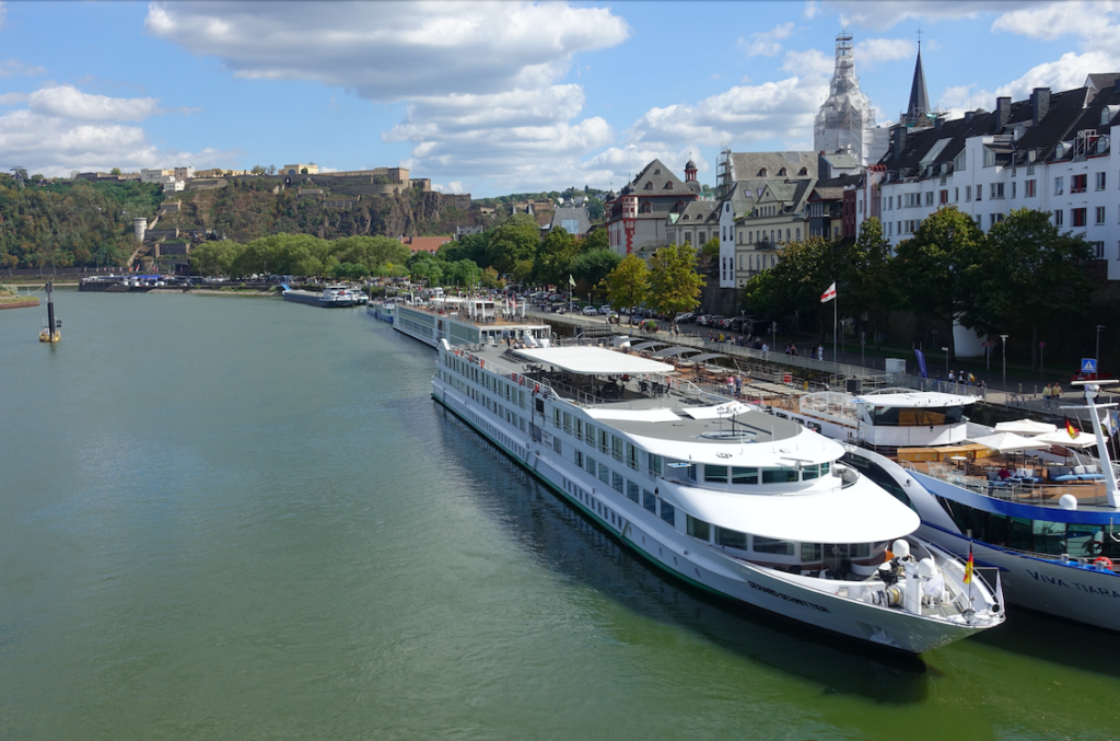 Auf der Brücke über die Mosel in Koblenz