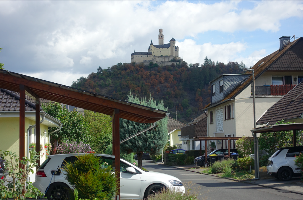 Marksburg bei Braubach: einzige nie zerstörte Höhenburg am Mittelrhein