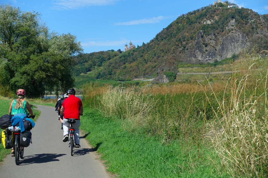 Sabine hat im Laufe der Reisse ihre Taktzahl deutlich erhöht … und überholt alles außer Rennradfahrer :-)
