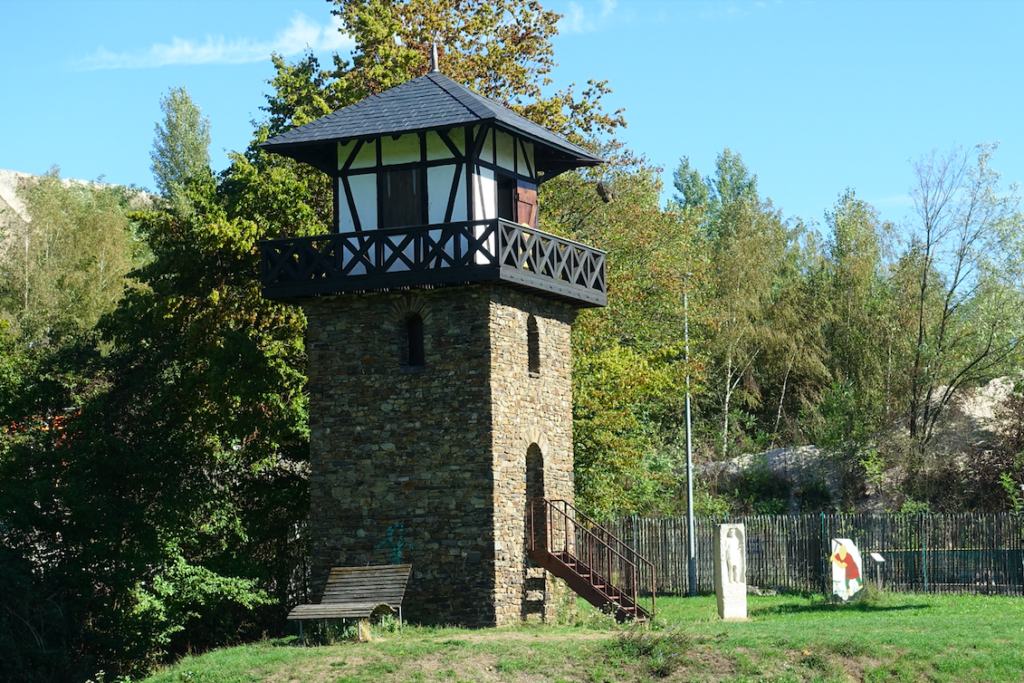 In Rheinbrohl steht dieser römische Wachturm: die wohl letzte historische Verbindung zu unserem Tourbeginn, denn der Limes reichte von hier bis an die Donau