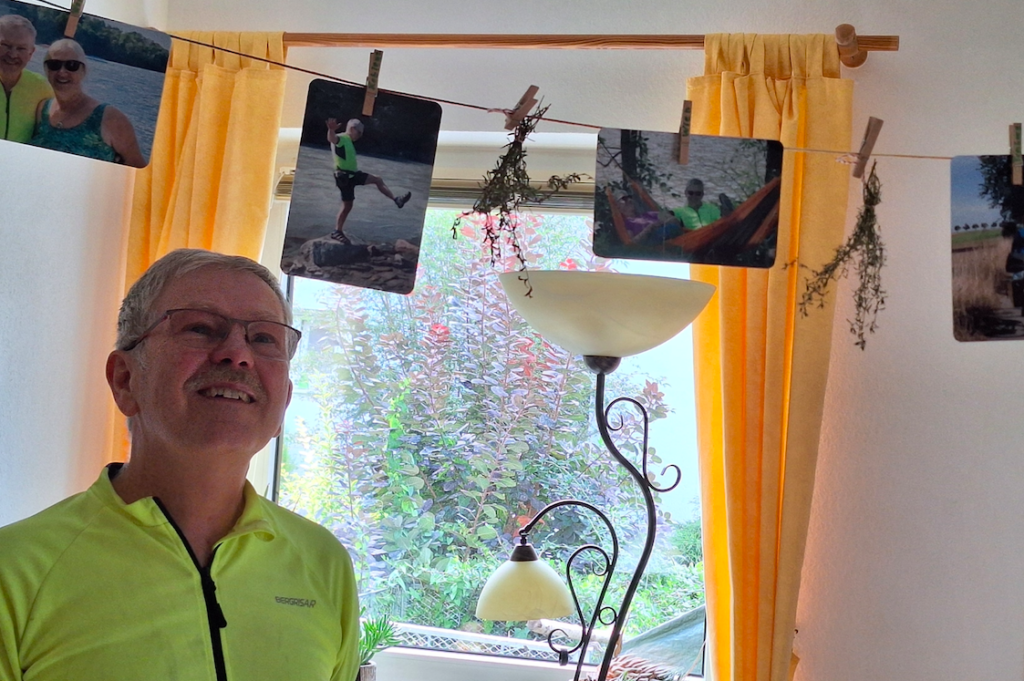In der Wohnung diese Fotogirlande mit Bildern unserer Tour und Kräutern/Blumen …